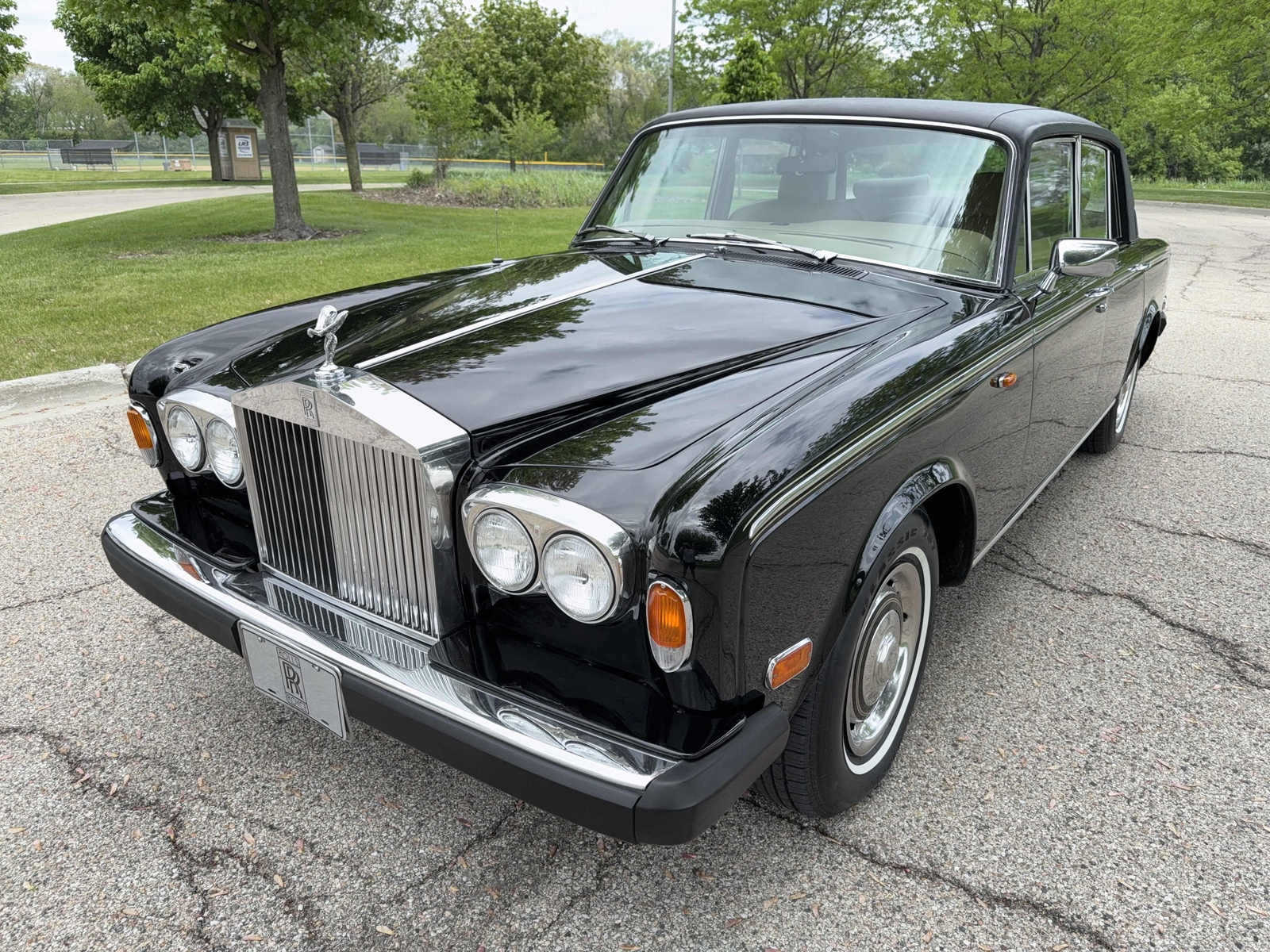 Rolls-Royce-Silver-Shadow-II-1979-Sedan-6