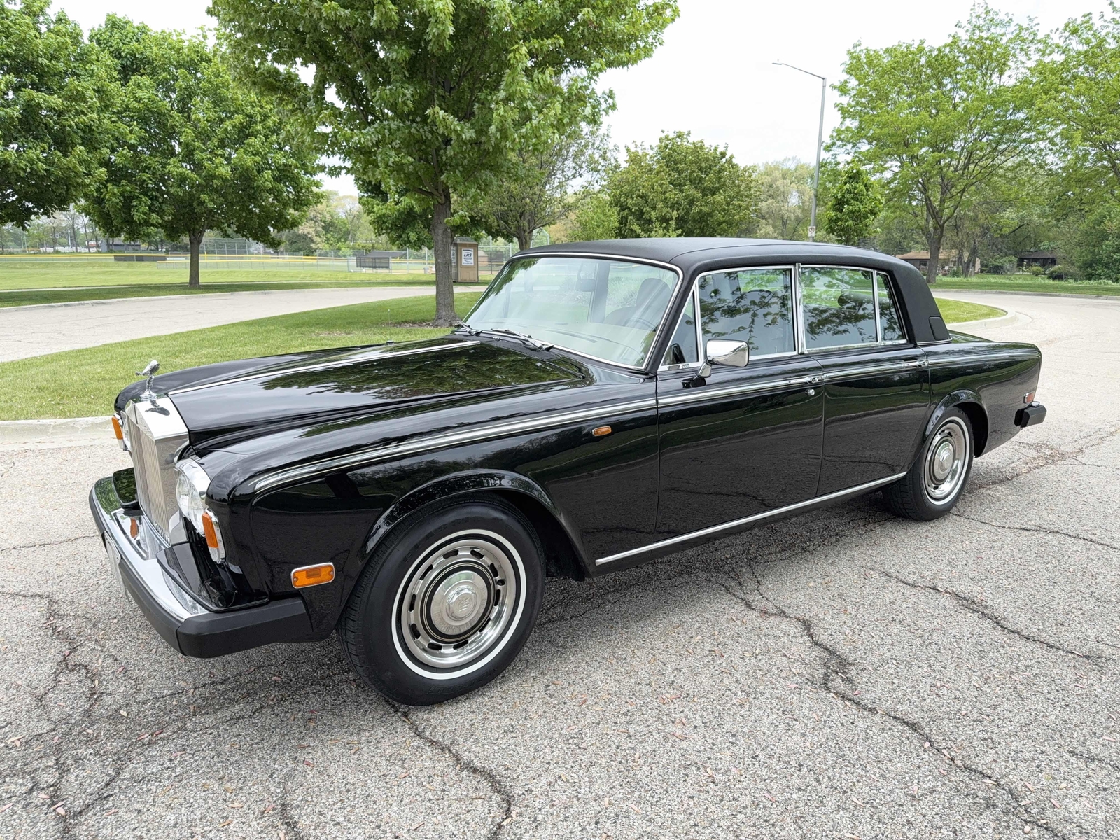 Rolls-Royce-Silver-Shadow-II-1979-Sedan-8
