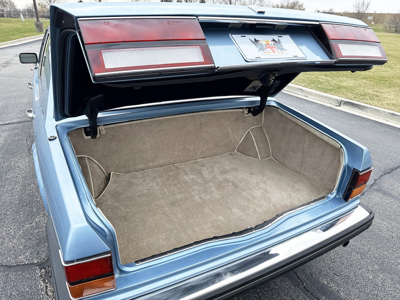 Rolls-Royce-Silver-SpiritSpurDawn-1987-32