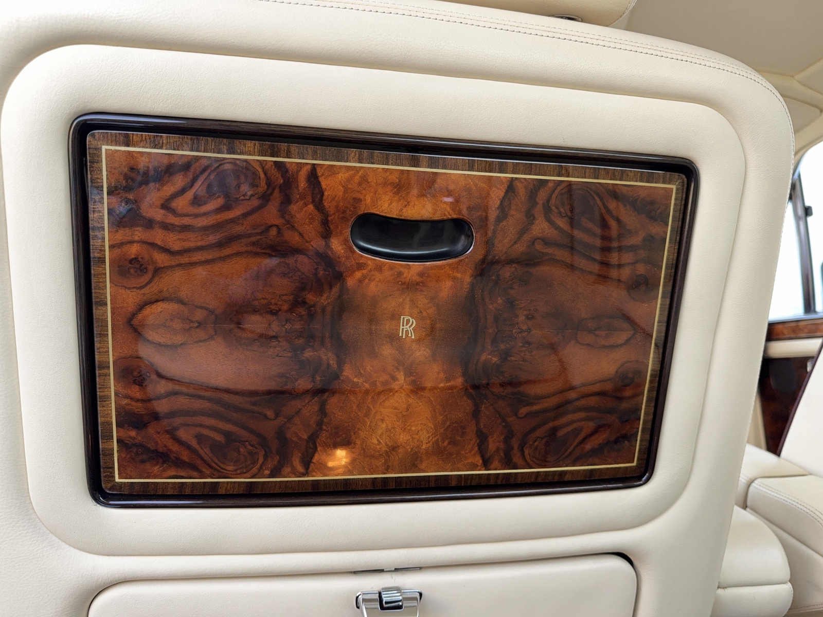 Rolls-Royce-Silver-SpiritSpurDawn-1990-25