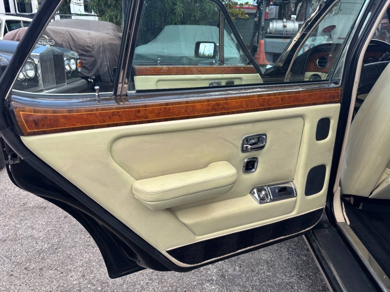 Rolls-Royce-Silver-Spur-1991-Sedan-7