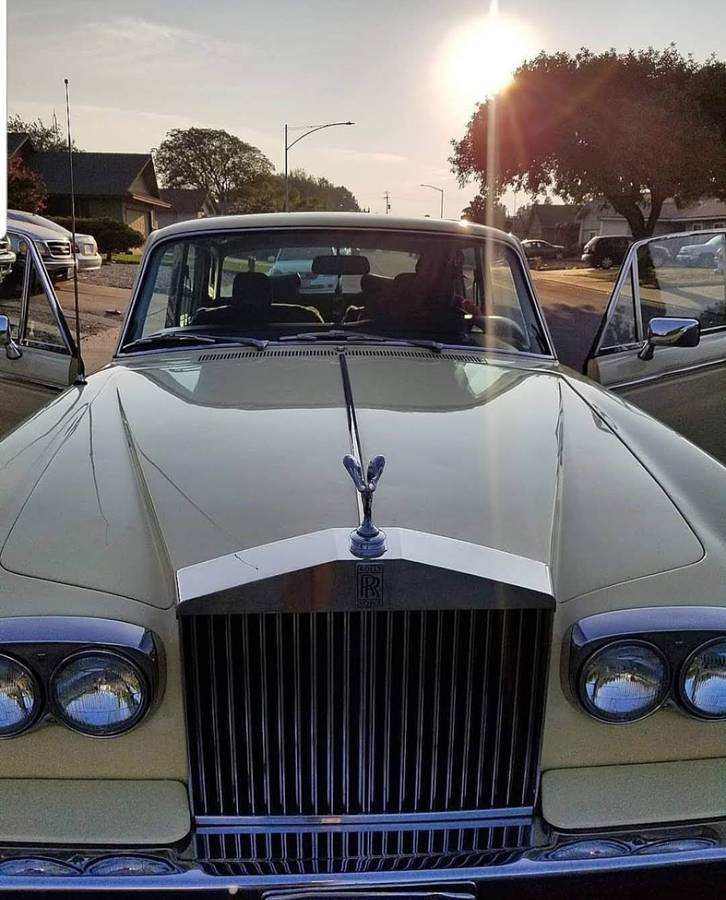 Rolls-royce-silver-shadow-1979-yellow-1