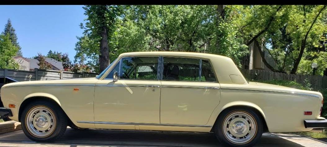 Rolls-royce-silver-shadow-1979-yellow