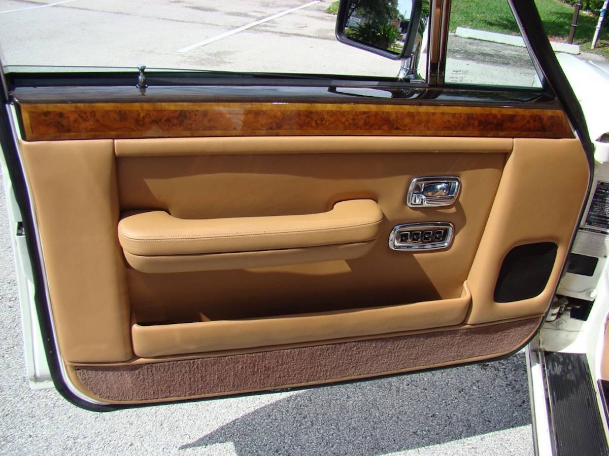 Rolls-royce-silver-spur-1988-2