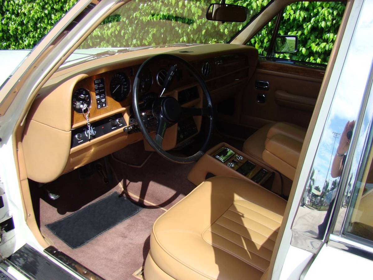 Rolls-royce-silver-spur-1988-3