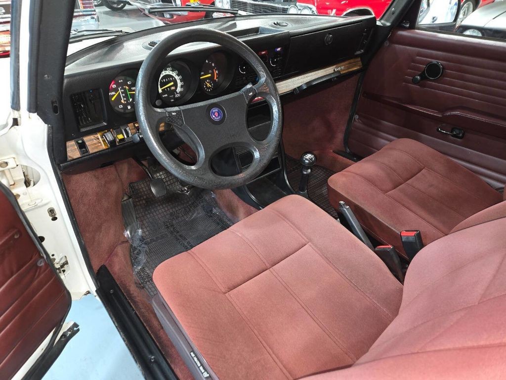 Saab-900-1986-Hatchback-7