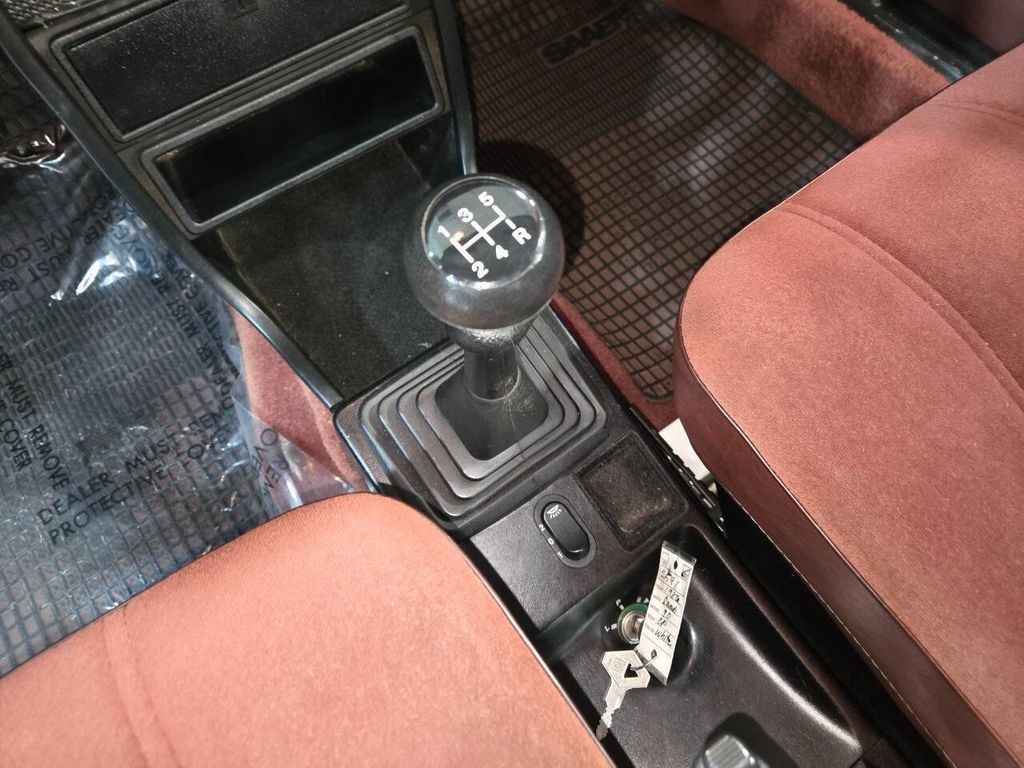 Saab-900-1986-Hatchback-9