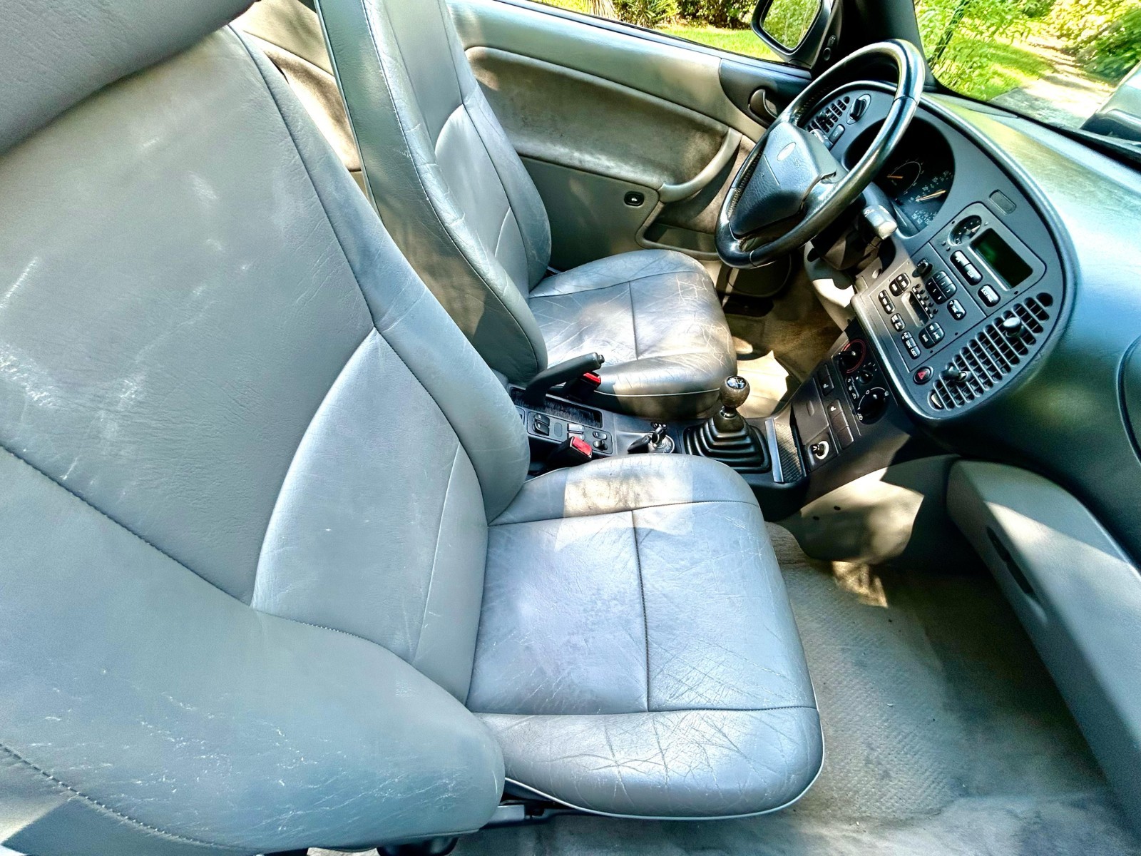 Saab-900-1995-Convertible-13