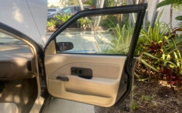 Saturn-S-Series-1995-Sedan-11