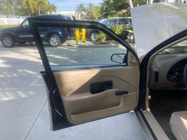 Saturn-S-Series-1995-Sedan-9