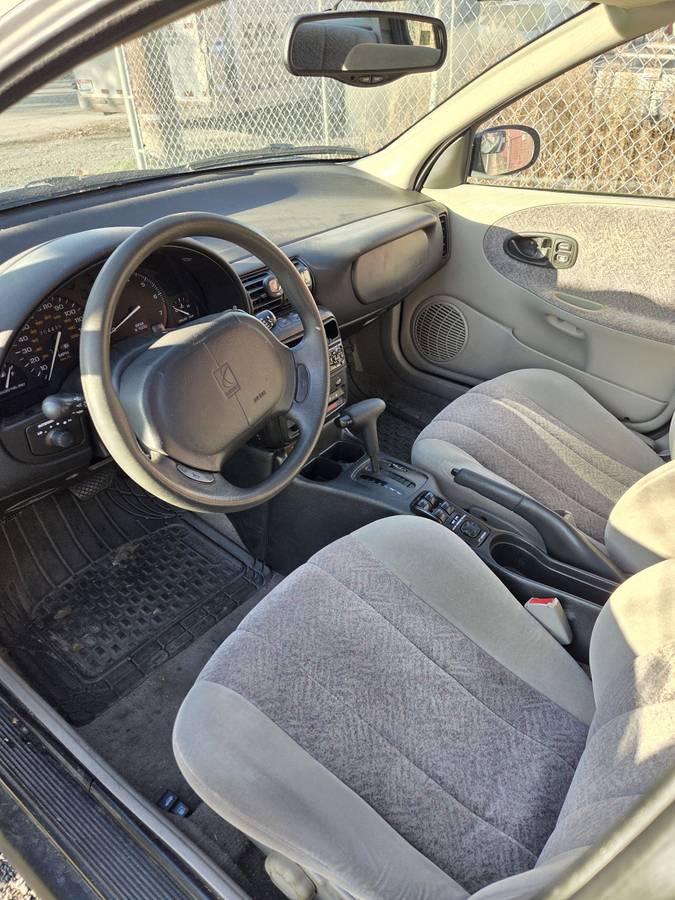 Saturn-sl2-1996-white-2