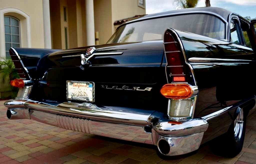 Soviet-Union-GAZ-13-1963-Sedan-10