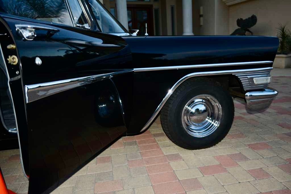 Soviet-Union-GAZ-13-1963-Sedan-14