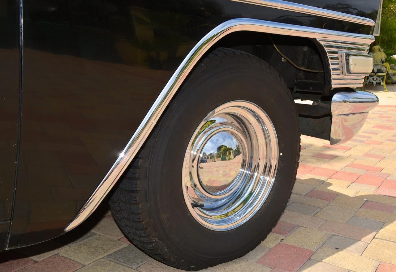 Soviet-Union-GAZ-13-1963-Sedan-15