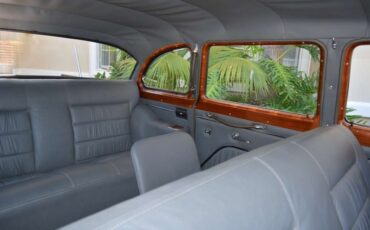 Soviet-Union-GAZ-13-1963-Sedan-16