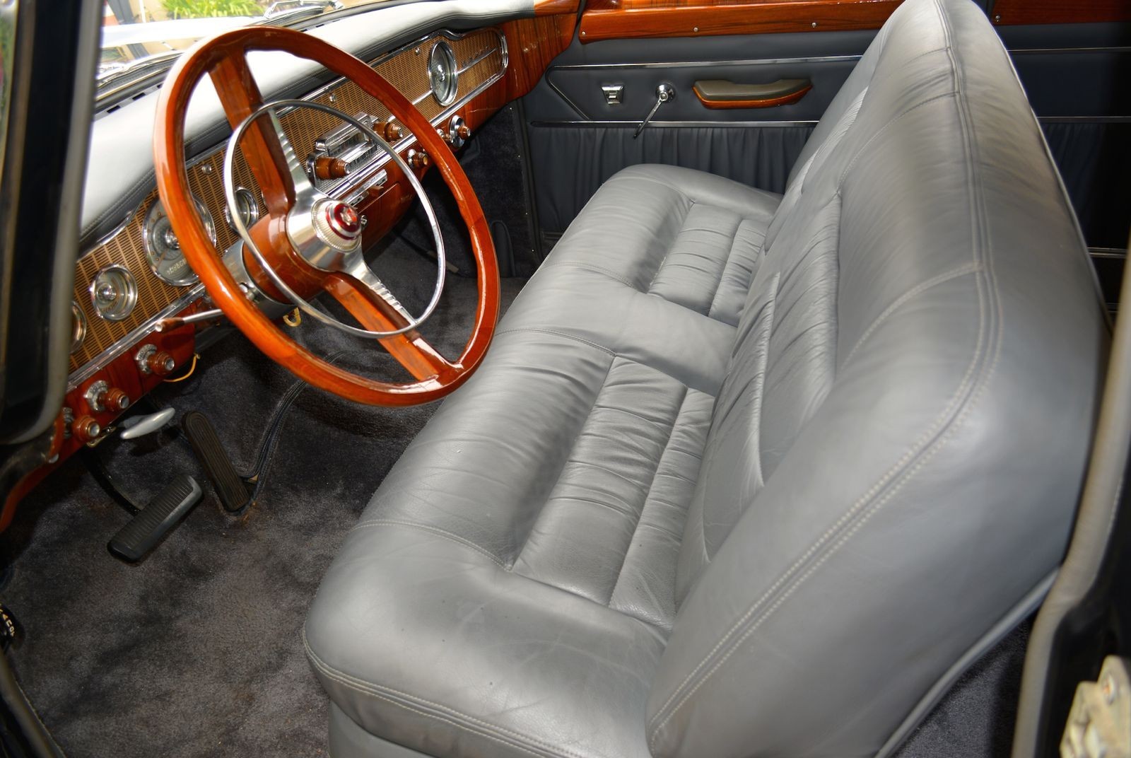 Soviet-Union-GAZ-13-1963-Sedan-19