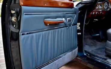 Soviet-Union-GAZ-13-1963-Sedan-21