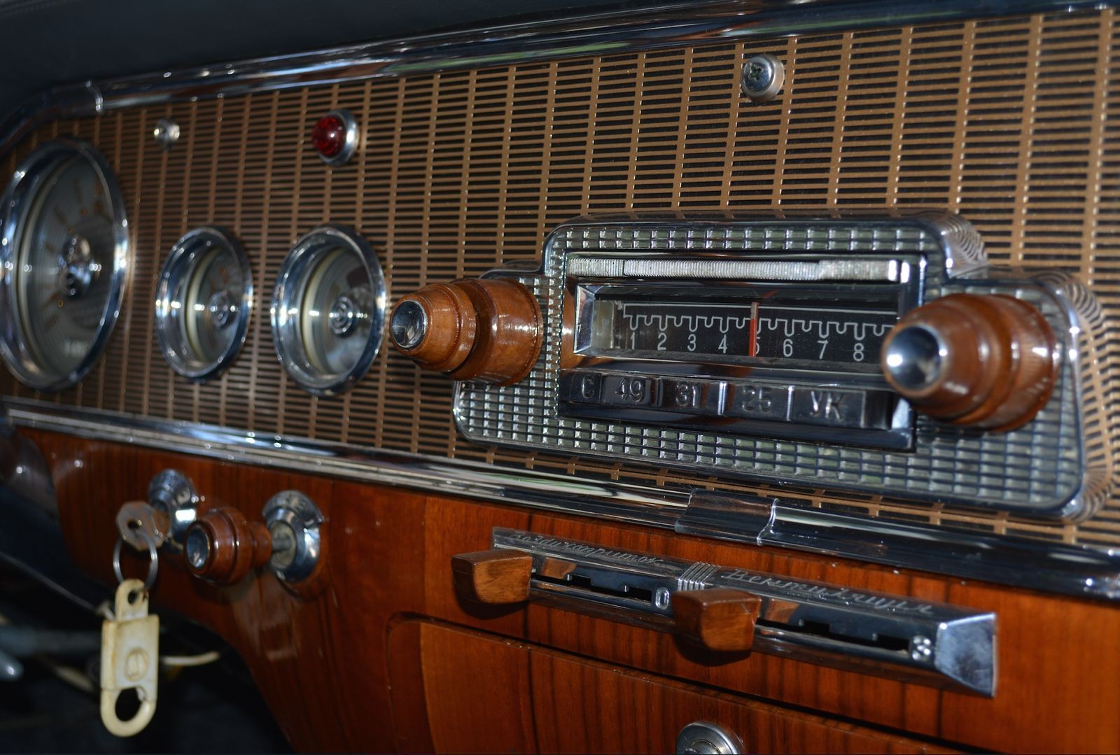 Soviet-Union-GAZ-13-1963-Sedan-22