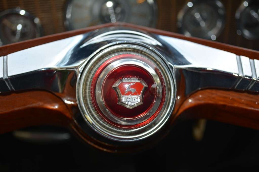 Soviet-Union-GAZ-13-1963-Sedan-23