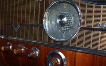 Soviet-Union-GAZ-13-1963-Sedan-25