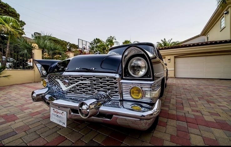 Soviet-Union-GAZ-13-1963-Sedan-3