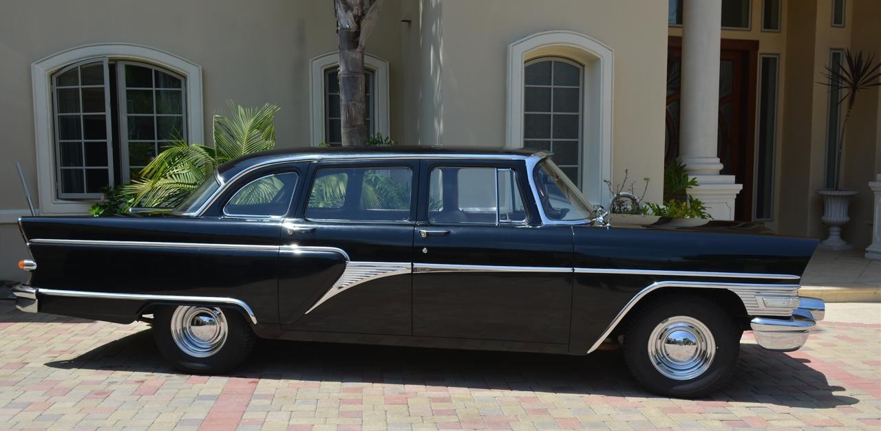 Soviet-Union-GAZ-13-1963-Sedan-7