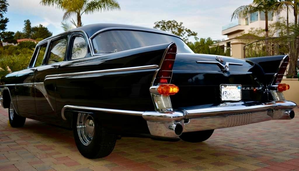 Soviet-Union-GAZ-13-1963-Sedan-9