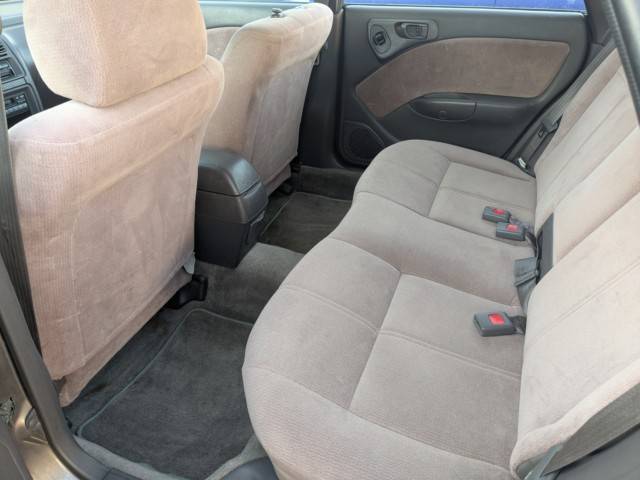 Subaru-legacy-wagon-1995-13