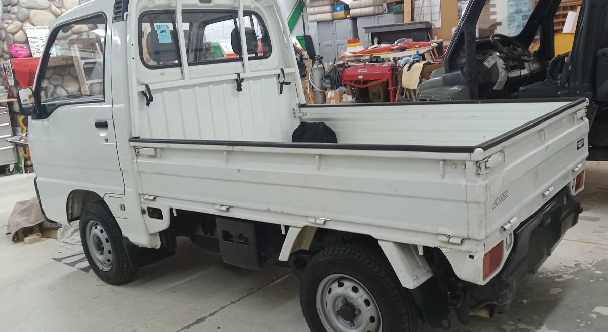 Subaru-sambar-1993-white-1