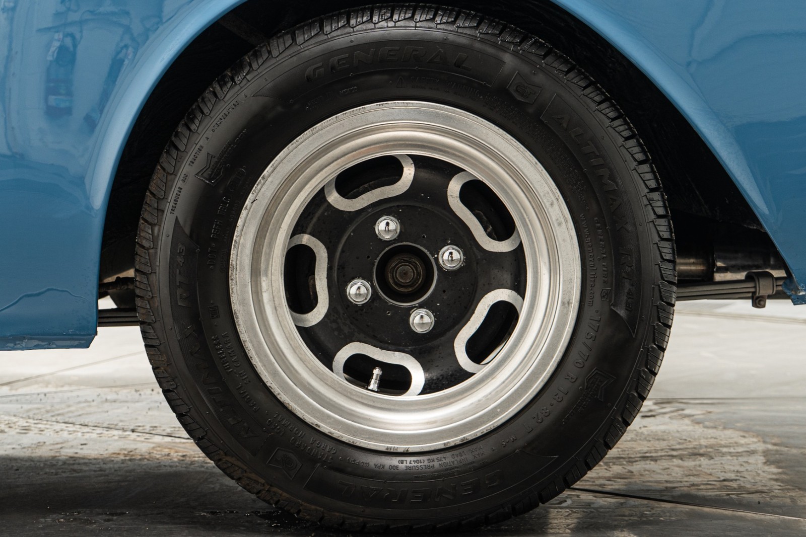 Sunbeam-1961-Coupe-10