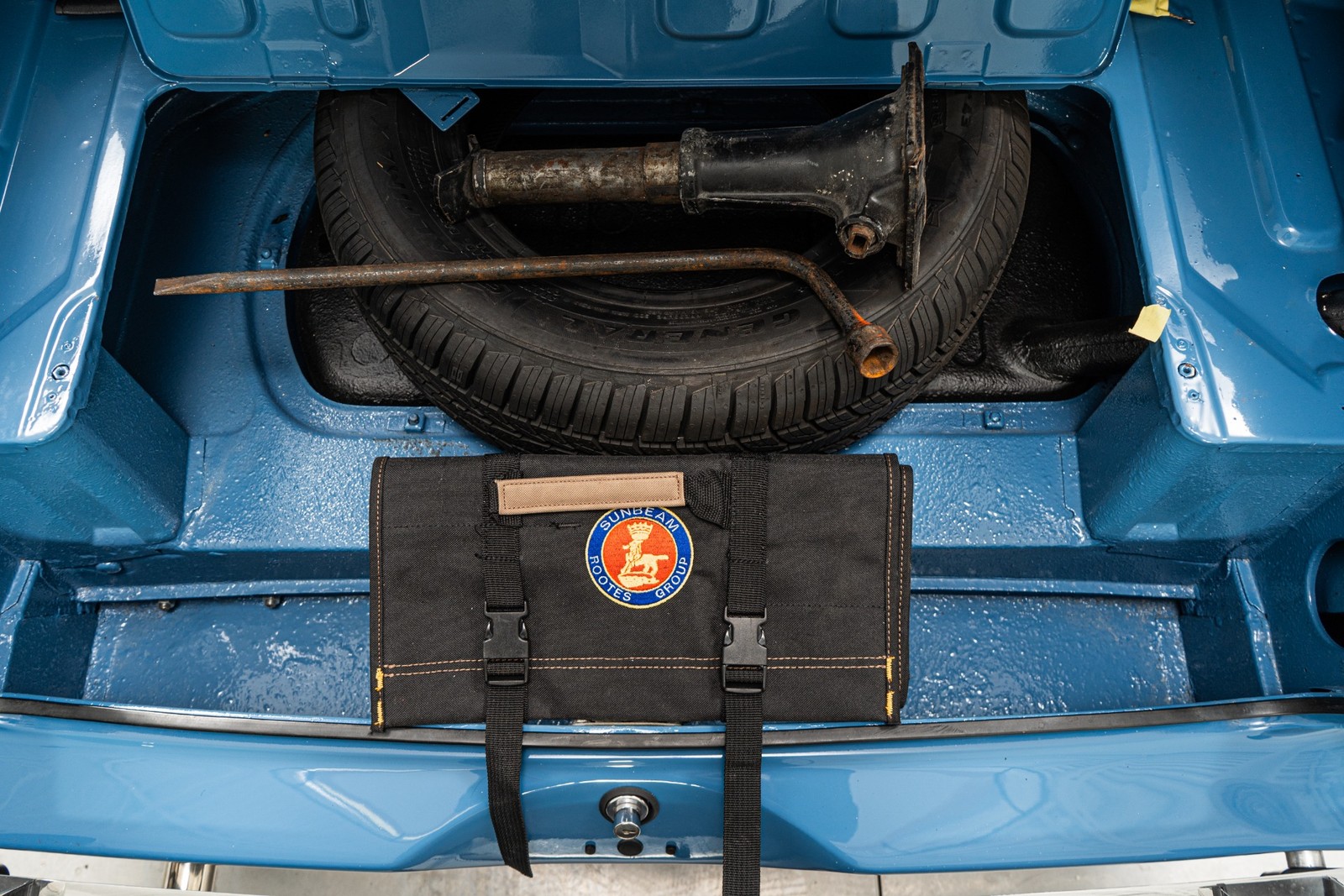 Sunbeam-1961-Coupe-37