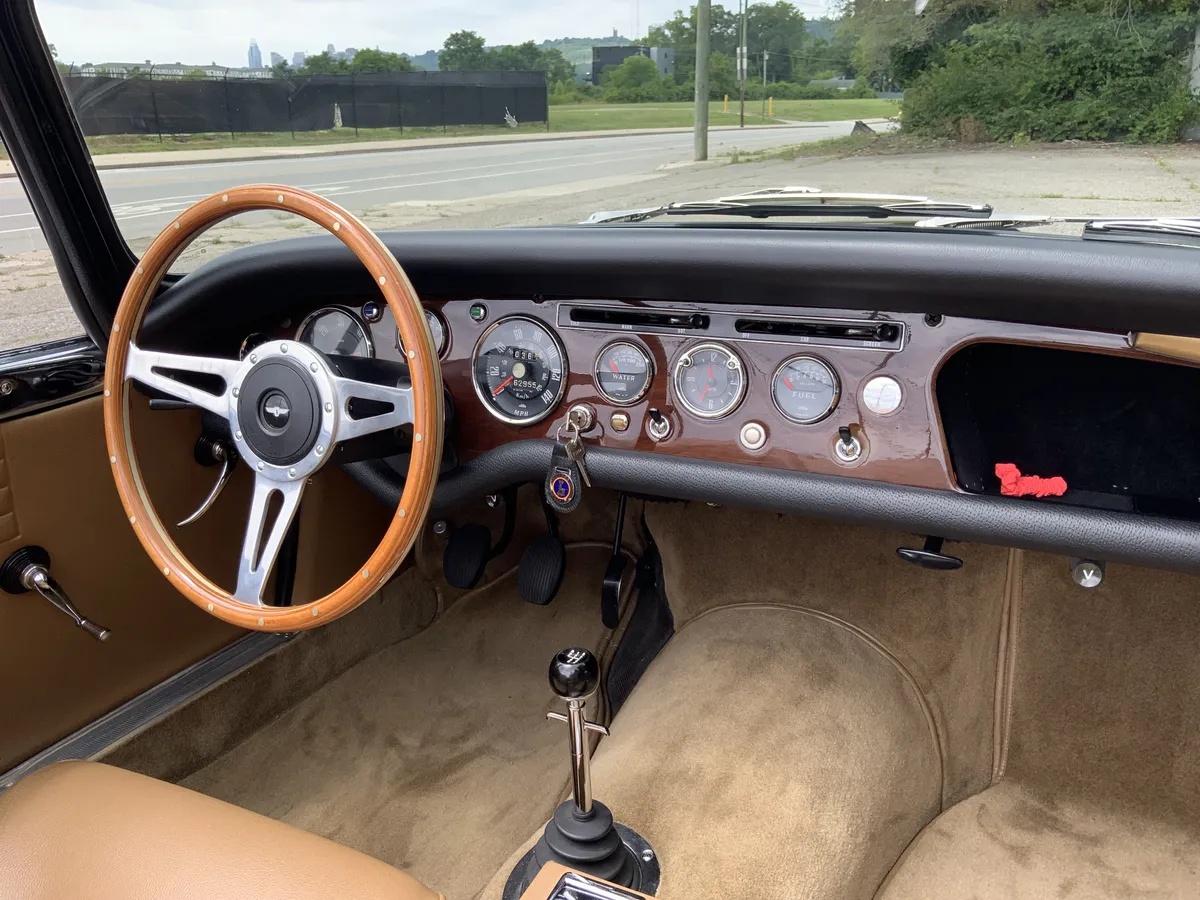 Sunbeam-Tiger-1966-Black-Tan-8