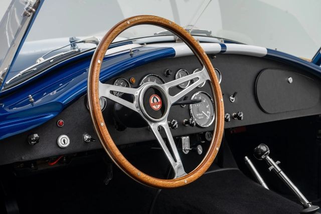 Superformance-1965-Convertible-11