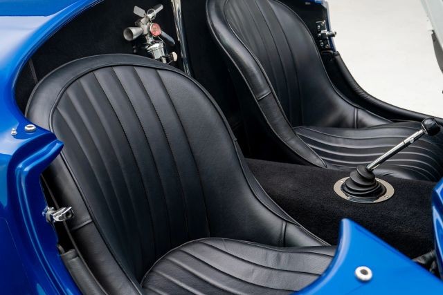 Superformance-1965-Convertible-12