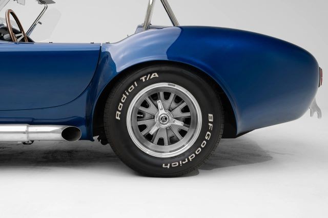 Superformance-1965-Convertible-16