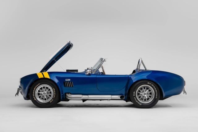 Superformance-1965-Convertible-24