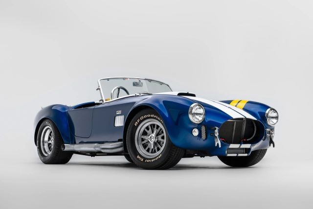 Superformance-1965-Convertible-8