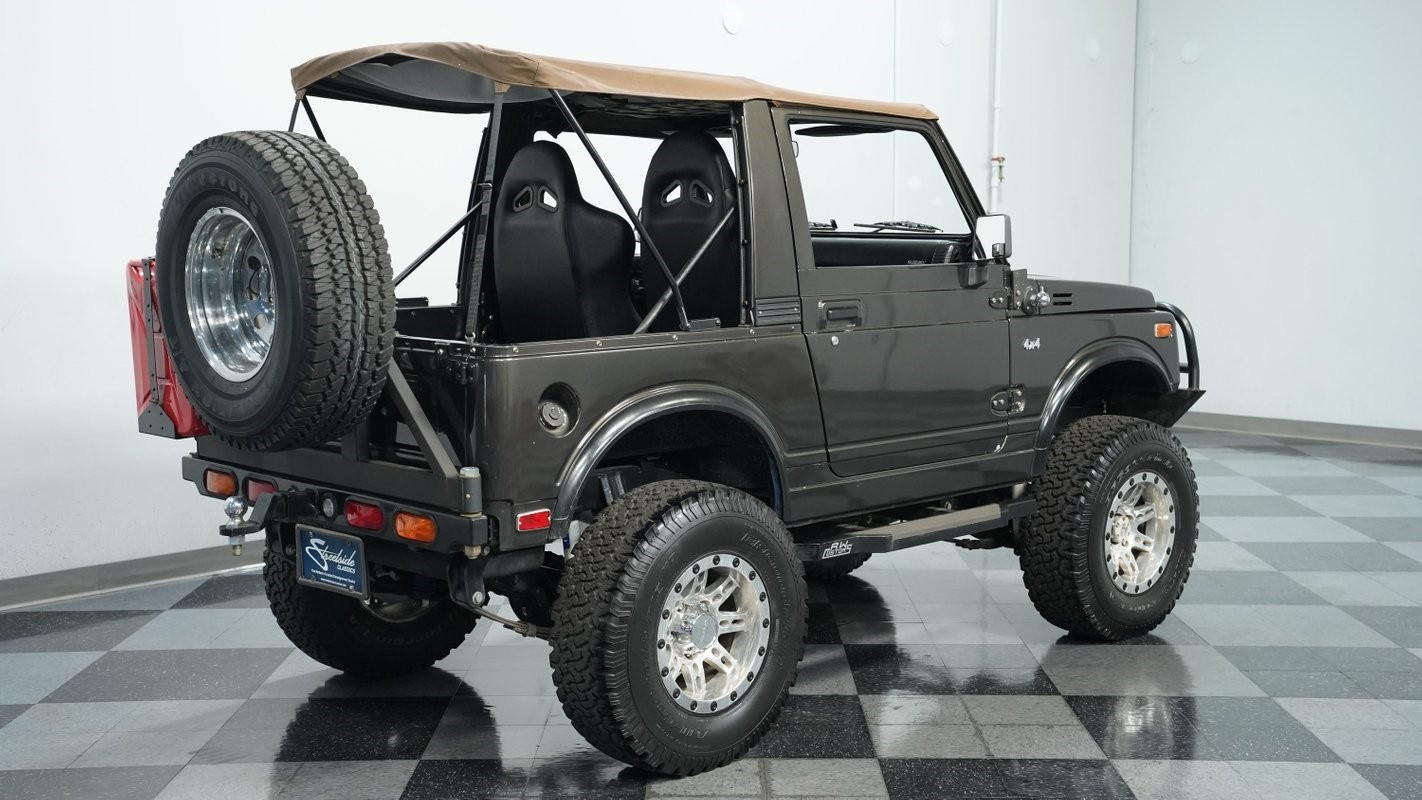 Suzuki-Jimny-1982-SUV-11