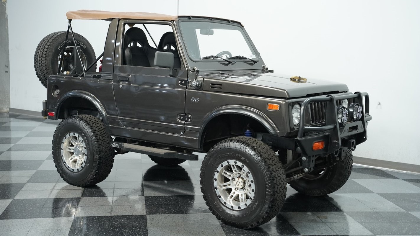 Suzuki-Jimny-1982-SUV-13