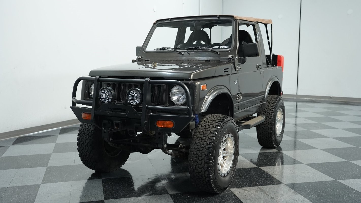 Suzuki-Jimny-1982-SUV-16