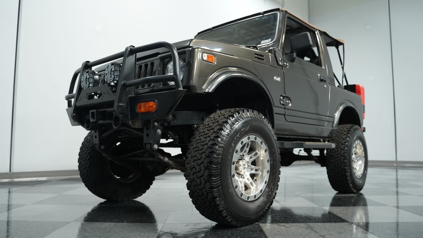 Suzuki-Jimny-1982-SUV-19