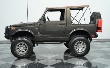 Suzuki-Jimny-1982-SUV-2