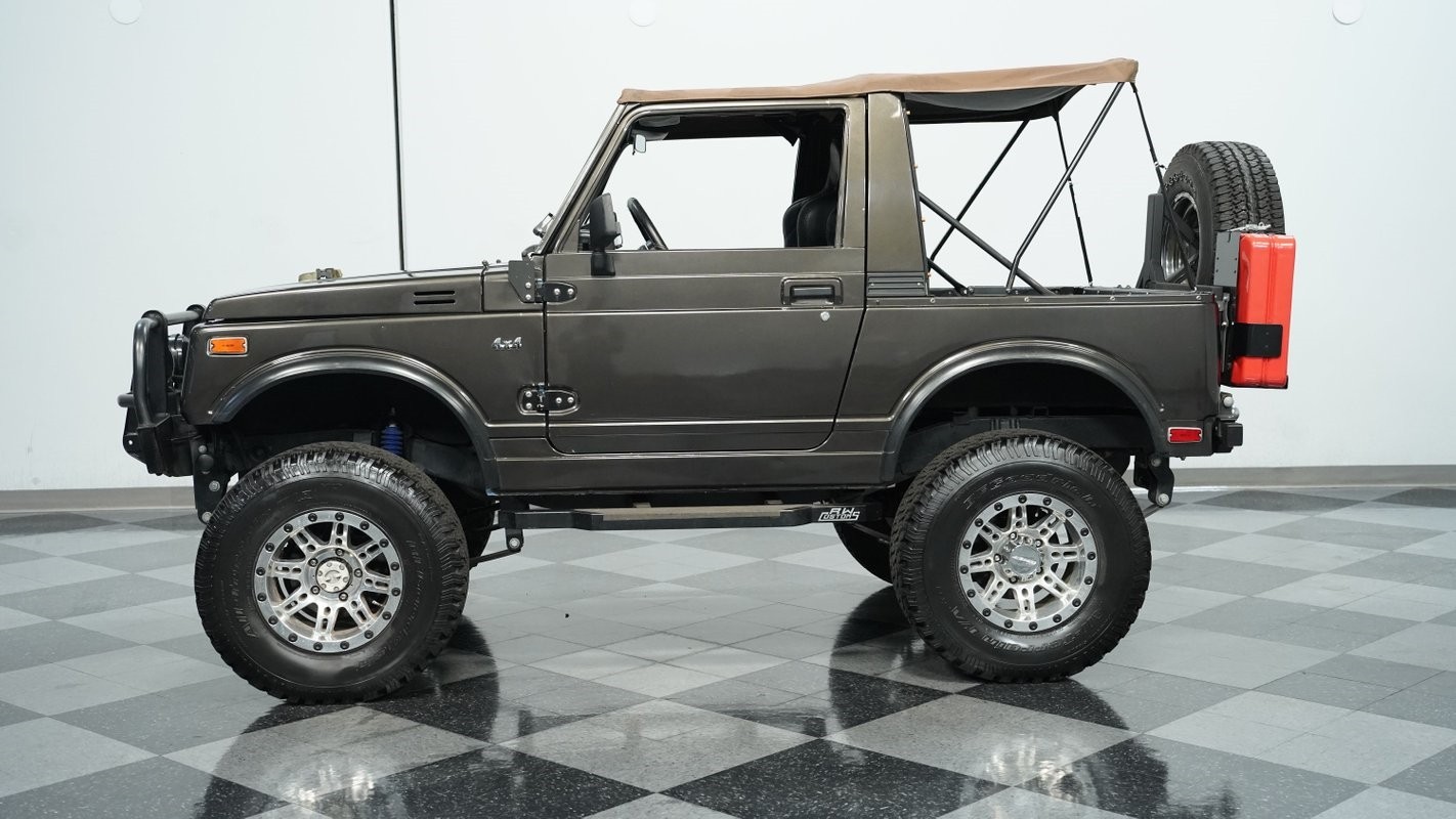 Suzuki-Jimny-1982-SUV-2