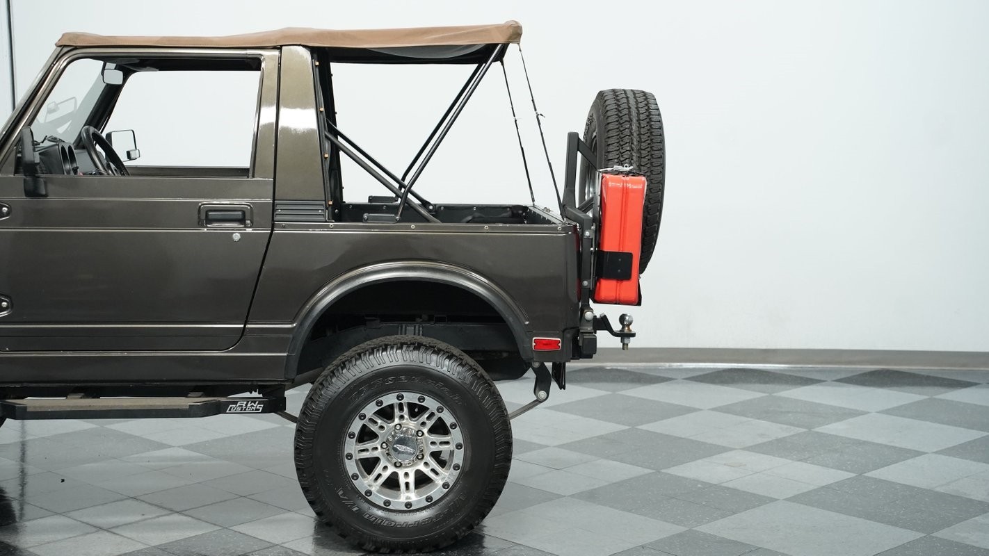 Suzuki-Jimny-1982-SUV-22