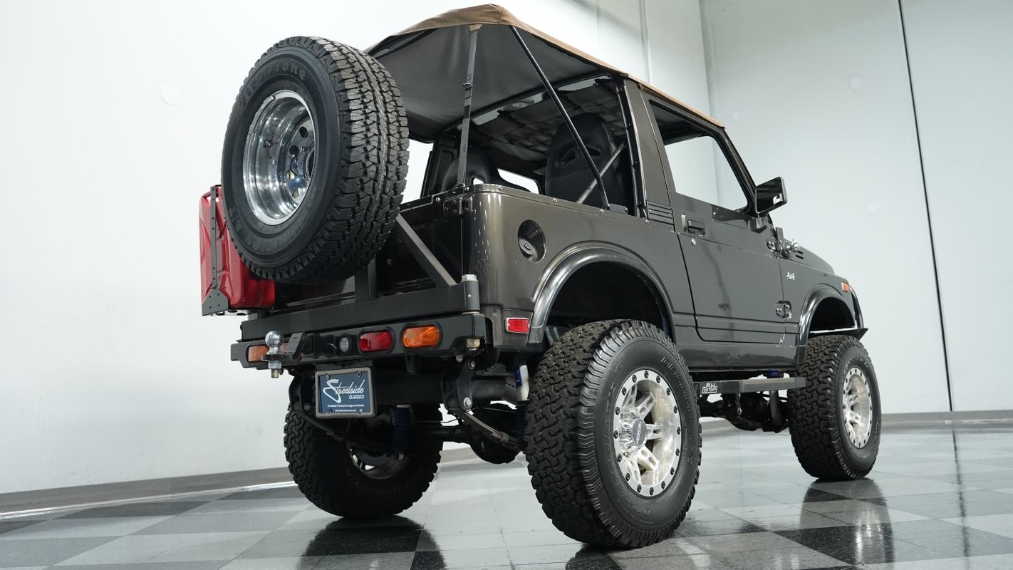 Suzuki-Jimny-1982-SUV-23