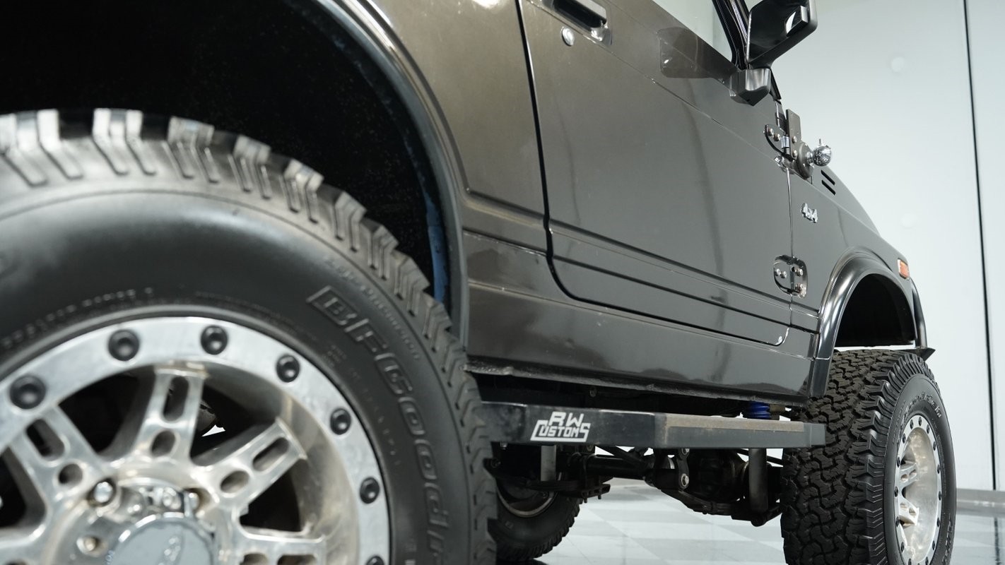 Suzuki-Jimny-1982-SUV-25