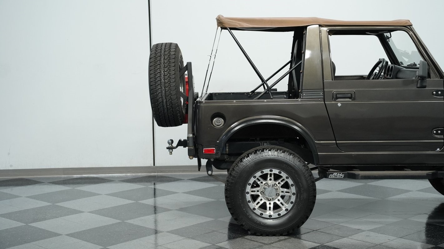 Suzuki-Jimny-1982-SUV-26
