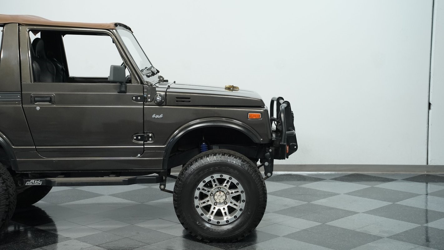 Suzuki-Jimny-1982-SUV-27