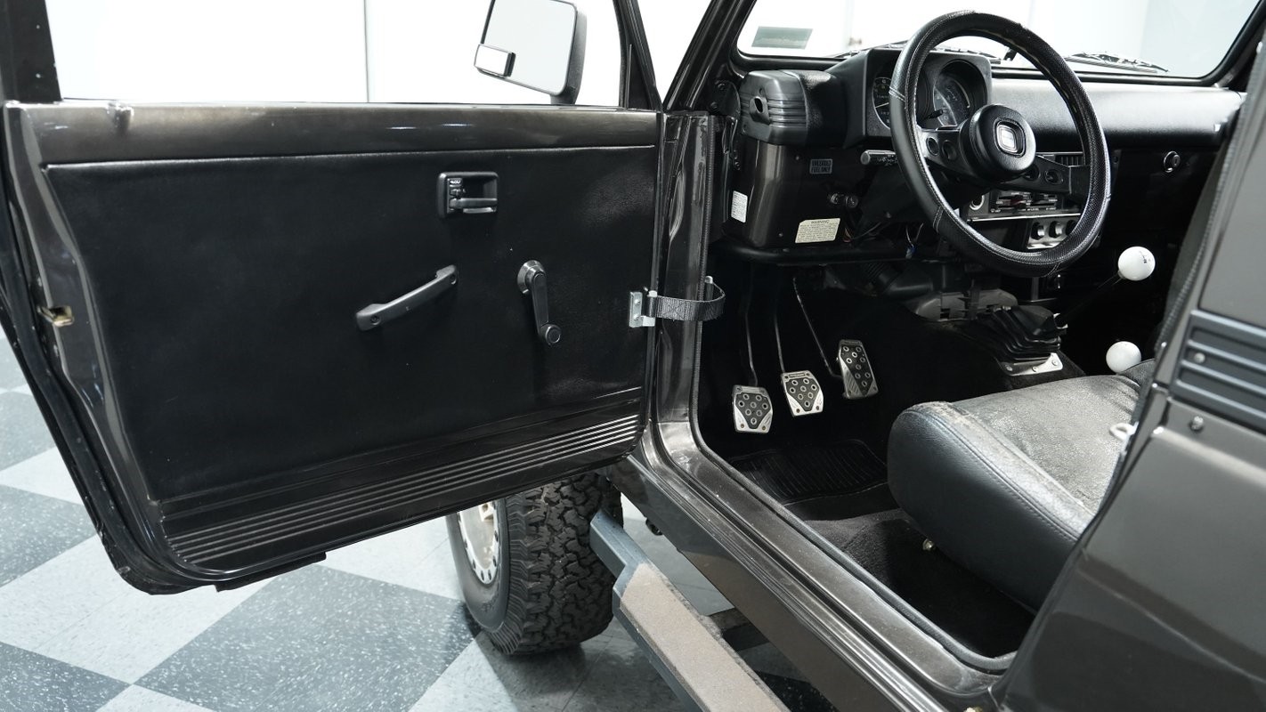 Suzuki-Jimny-1982-SUV-31