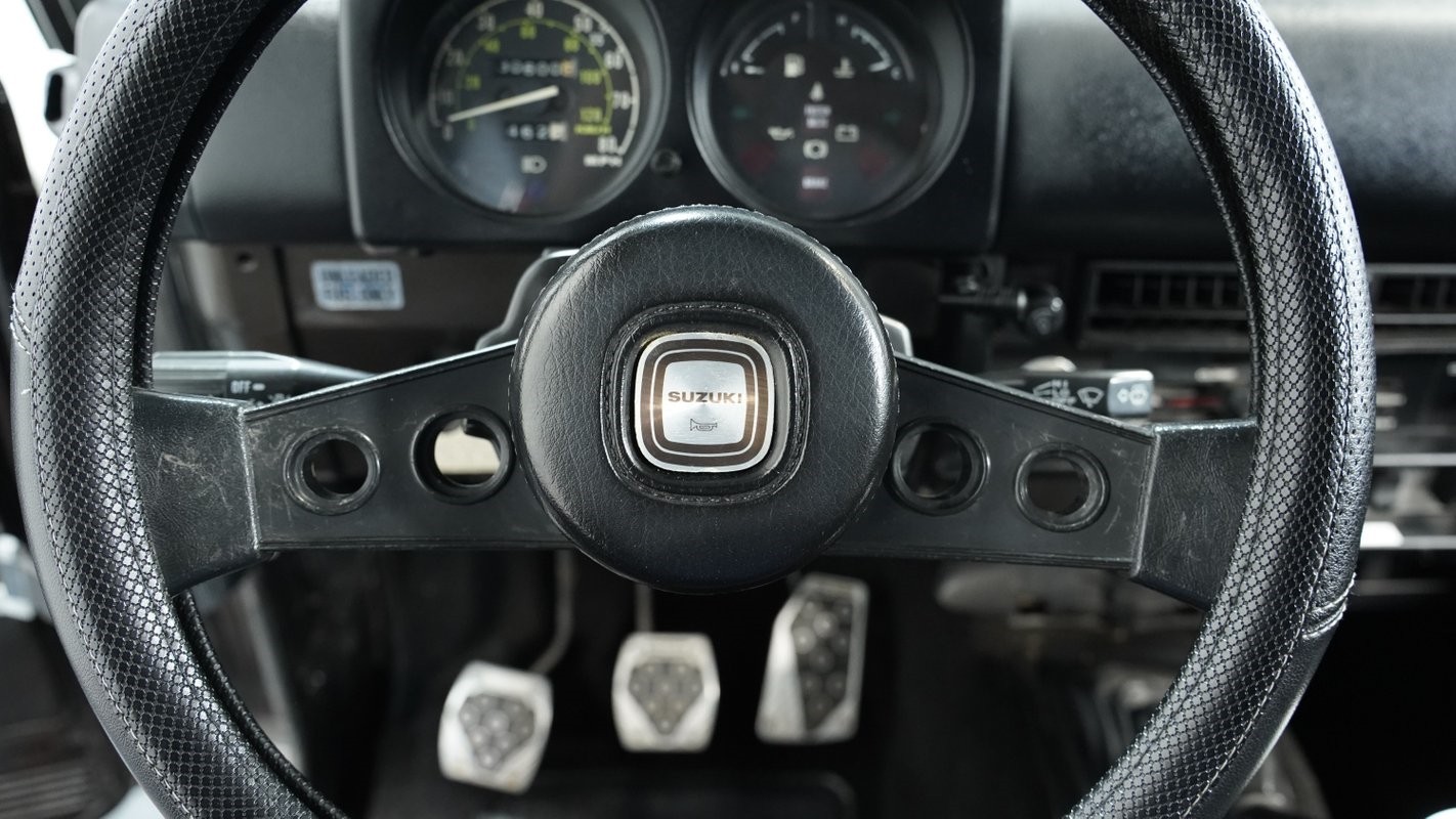 Suzuki-Jimny-1982-SUV-34
